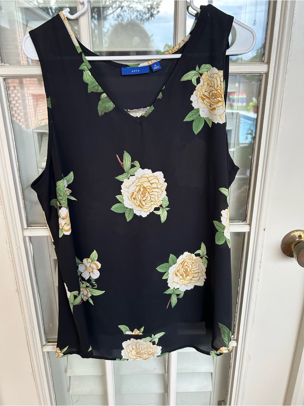 Apt. 9 Black Floral V-Neck Sleeveless Camisole with Yellow Roses